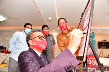 Gubernur Sulsel luncurkan kartu MBJJ Telkomsel mudahkan belajar daring