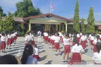 Kata Bupati Sikka  guru dan pelajar wajib gunakan masker saat tatap muka
