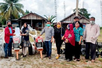 Fraksi Nasdem salurkan bantuan alsintan ke poktan Palangka Raya
