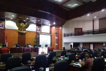 DPRD Sumbar bahas Ranperda Adaptasi Kebiasaan Baru dalam Pencegahan dan Pengendalian COVID-19