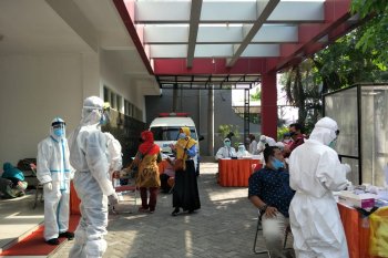 393 guru di Surabaya dinyatakan positif COVID-19