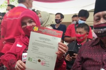 Eva-Deddy daftar sebagai calon kepala daerah Ke KPU hari pertama