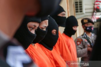 Pasangan suami istri ini "sehidup semati" edarkan sabu-sabu