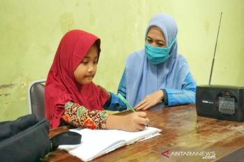 Siswa di Pekalongan apresiasi program guru mengajar  melalui radio