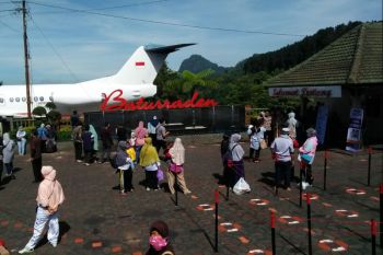 Meski pengunjung dibatasi, Lokawisata Baturraden tetap diminati wisatawan