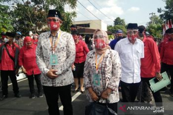 Duet Kustini-Danang Maharsa mendaftar ke KPU Sleman