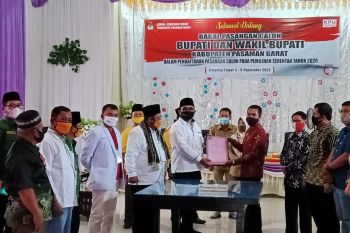 Pasangan Erick Hariyona-Syawal Syuro patuhi protokol kesehatan saat mendaftar ke KPU