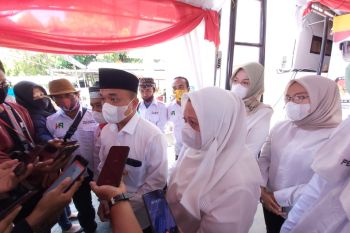 Dua bakal pasangan calon wali kota Palu  mendaftar ke KPU