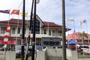 Polisi perketat pemeriksaan pintu masuk KPU Sumbar hari terakhir pendaftaran
