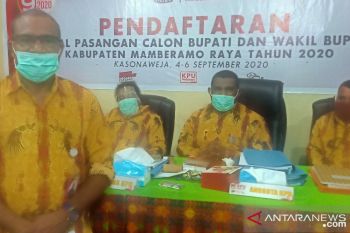 Empat paslon pilkada serentak daftar di KPU Mamberamo Raya