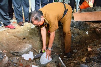 Pesan Gubernur Sulteng saat peletakan batu pertama pembangunan Sekretariat IKA Untad