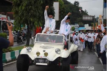 Hendrajoni-Hamdanus pasangan pertama mendaftar ke KPU