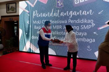 Pertamina bantu biaya pendidikan 100 siswa SMP di Surabaya