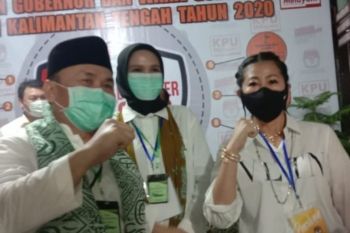 "Wanita Emas" antar paslon Sugianto-Edy daftar Pilkada Kalteng