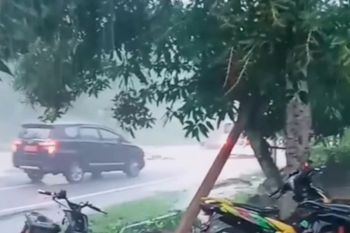Banjir rendam Trans Sulawesi di Salugatta Mamuju Tengah