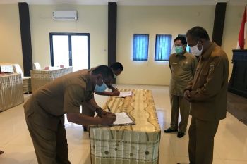 Penguji SKB CPNS Kanwil Kemenag Sulteng tandatangani pakta integritas