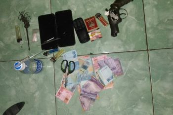 Pesta sabu, tiga pelaku di Loteng dibui, polisi amankan senjata api