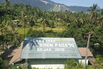 PLTA  Rasak Bungo Semen Padang terangi fasilitas umum di sekitar perusahaan