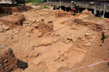 Ekskavasi bangunan cagar budaya situs Kumitir