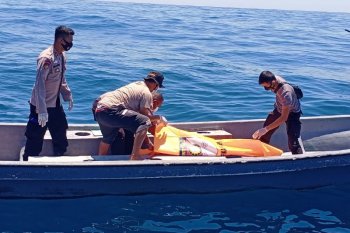 Polisi selidiki jenazah mengambang di perairan Tanjung Kayu Batu Jayapura