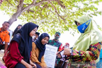 PKK NTB menyambangi desa-desa kampanyekan gerakan pakai masker
