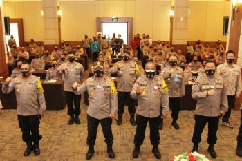 Kapolda Kalteng beri pembinaan Bhabinkamtibmas hadapi pilkada