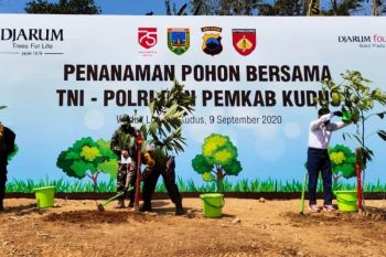 Kapolda Jateng dukung penghijauan di kawasan wisata Logung Kudus