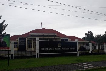 Seorang pegawai positif COVID-19, pelayanan tilang di Kejaksaaan Pasaman Barat dihentikan