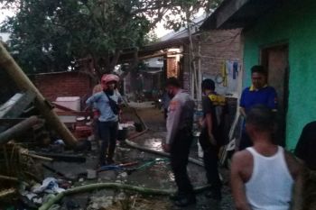 Rumah Panggung di Desa Tanak Awu Terbakar