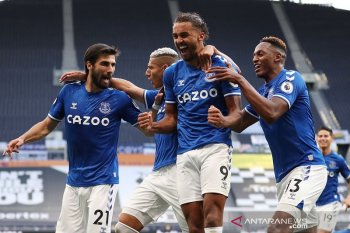 Everton awali musim dengan kemenangan di Tottenham