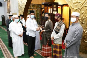 Tenaga medis dan imam di Provinsi Kepri dapat bantuan suplemen madu