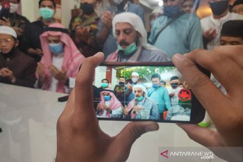 Syekh Ali Jaber minta umat Islam tak terprovokasi terkait kasusnya