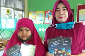 Murid Kelas III SDN 153 Pekanbaru hasilkan buku antologi puisi selama pandemi