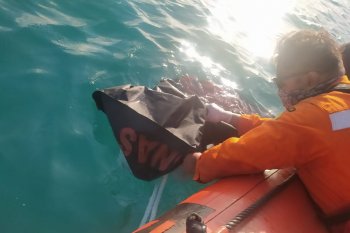 Tim SAR menemukan mayat wisatawan tenggelam di Pantai Mandalika Lombok
