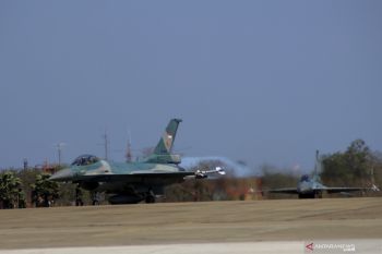 Dua pesawat jet tempur F-16 patroli perbatasan Indonesia-Timor Leste-Australia