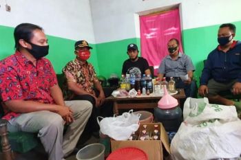 Empat tewas dan dua lainnya dirawat di rumah sakit akibat pesta miras