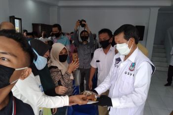 Wali Kota Manado kunjungi Sindulang Satu sosialisasi edukasi pencegahan COVID-19