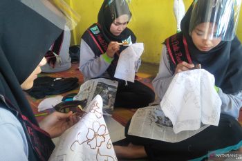 Pemkab Padang Pariaman kenalkan budaya batik tulis ke generasi muda (Video)