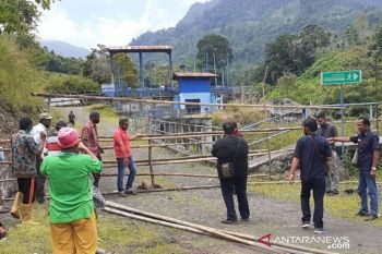 Masyarakat Solok Selatan blokade akses PT SKE