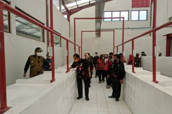 Gubernur Sulteng minta pasar di Banggai menjadi penggerak ekonomi daerah