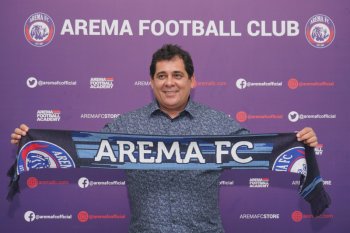 Arema FC kenalkan pelatih baru asal Brasil Carlos de Oliveira