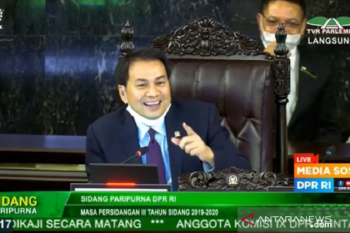 Rapat Paripurna DPR menyetujui RUU Ciptaker menjadi UU