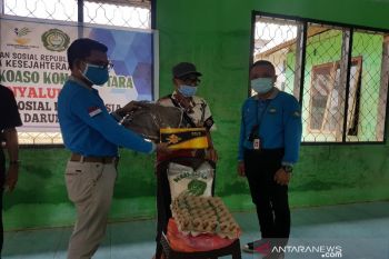 LRSLU Minaula Kendari membantu 50 lansia terdampak banjir Konawe Utara
