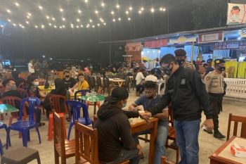 Operasi yustisi di Bone sasar pengunjung kafe dan pengguna jalan