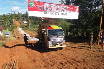 Kodim 1711 distribusi material TMMD di Kampung Kakuna Boven Digoel