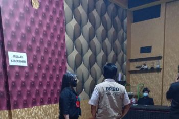 Tim Gabungan Pemkab OKU razia masker  di tempat hiburan malam