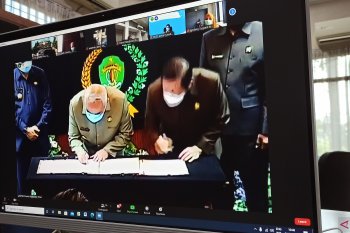 Pemprov-DPRD tandatangani persetujuan Raperda P-APBD Kaltim 2020
