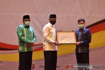 Padang beri penghargaan pada 64 lembaga yang bantu penanganan COVID-19
