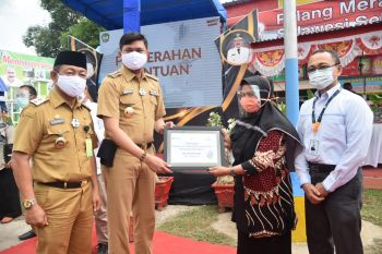 PLN serahkan bantuan CSR Rp105 juta untuk sekolah dan RS