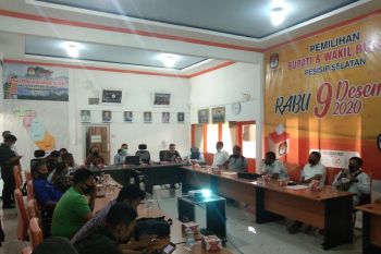 Hendrajoni-Hamdanus pasangan pertama terima SK penetapan